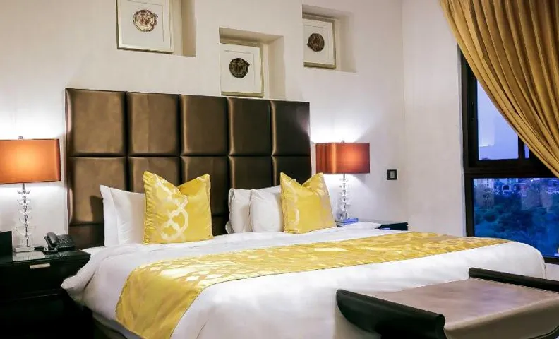 Oak Plaza Suites