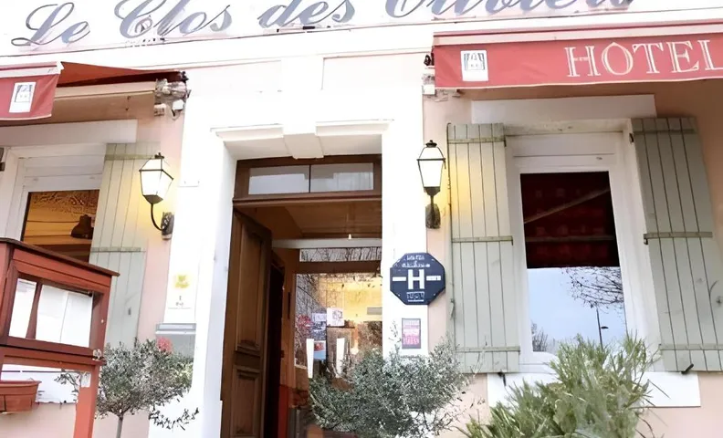 Logis Hotel Le Clos Des Oliviers