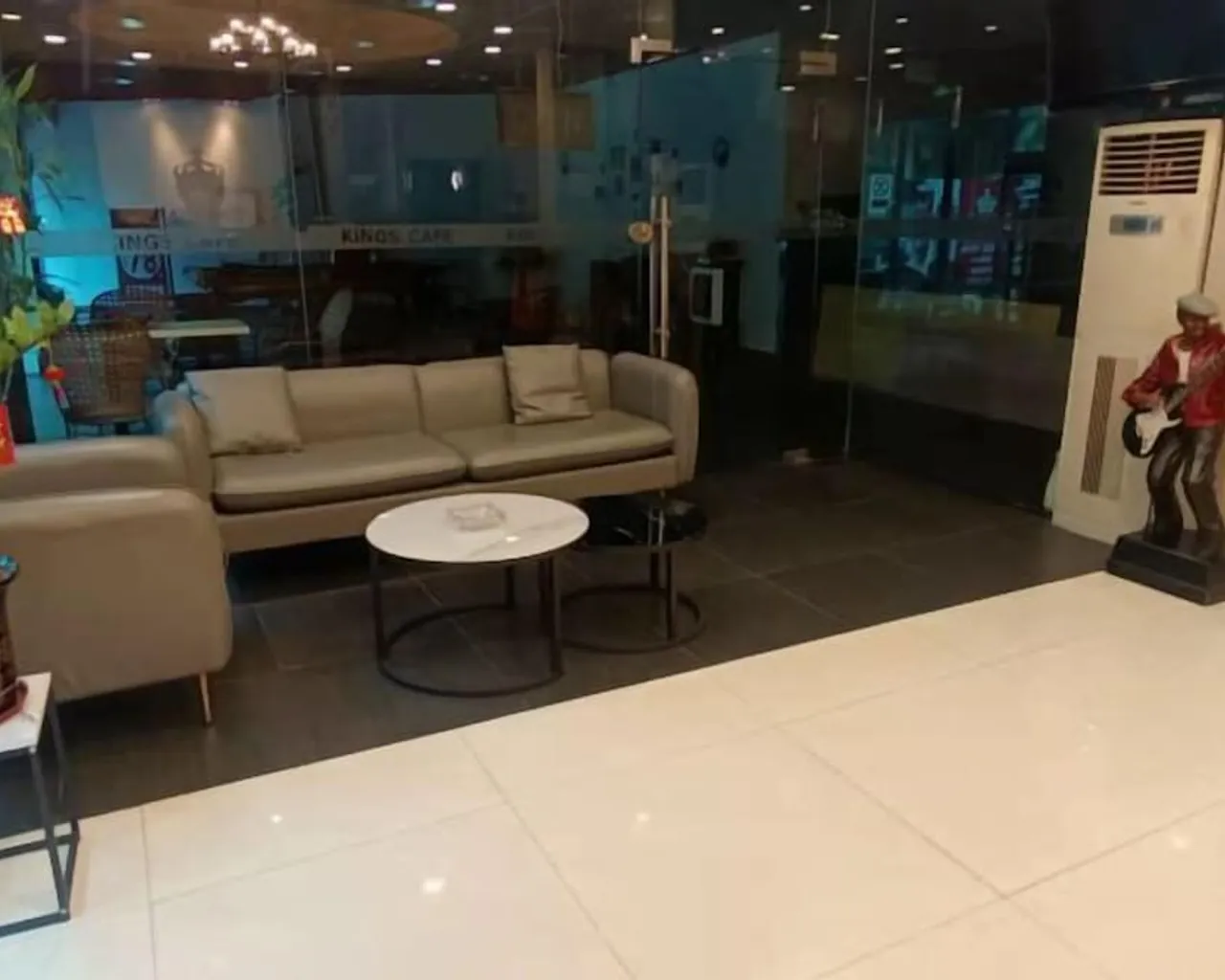 로비