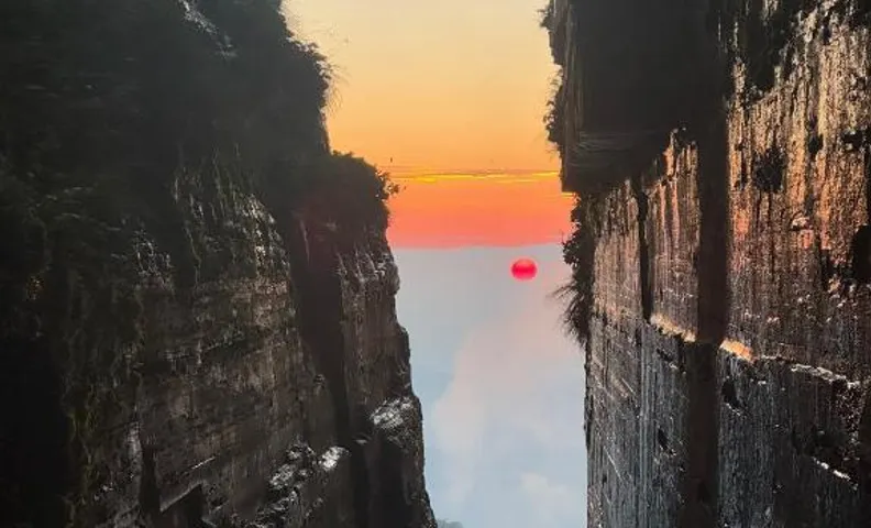 大龙世纪铂郡酒店