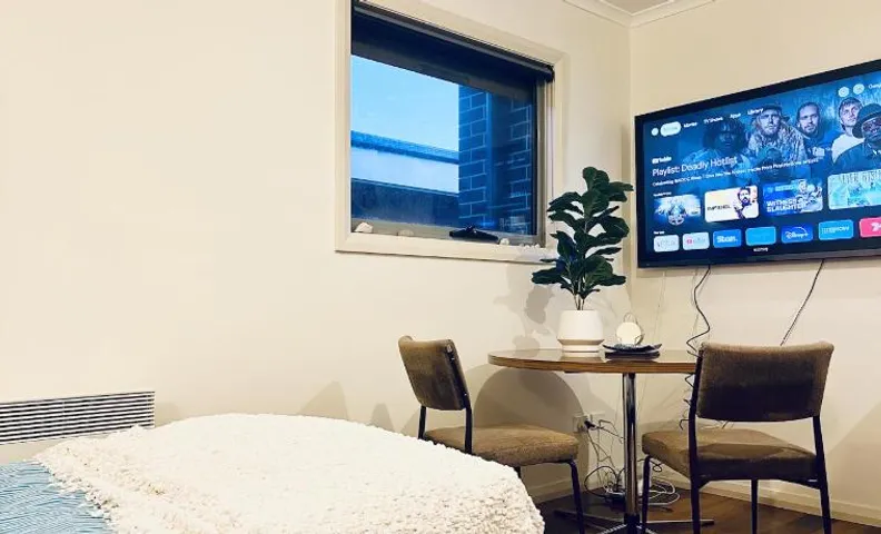 Entire Unit in Penguin with Free Parking