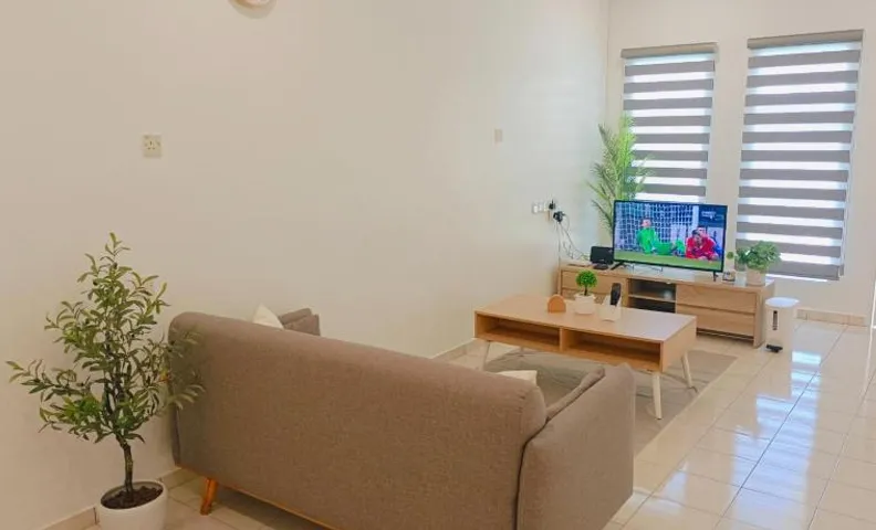 Riverfront City, Up to 8 Pax, 3 Bedrooms, 2 Bathrooms, 2 Car Park by Star Home