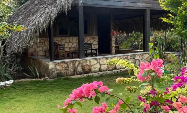 Rote Surf Resort - Lualemba Bungalows