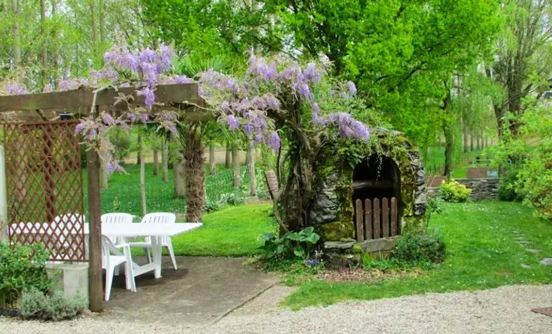 Maison familiale charmante à Denée avec jardin et loisirs