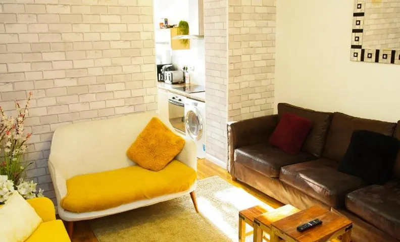 5 bedroom house near cardiff city.