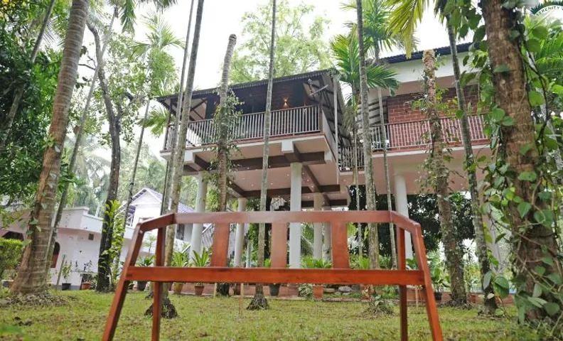Serenity Villa and Treehouse