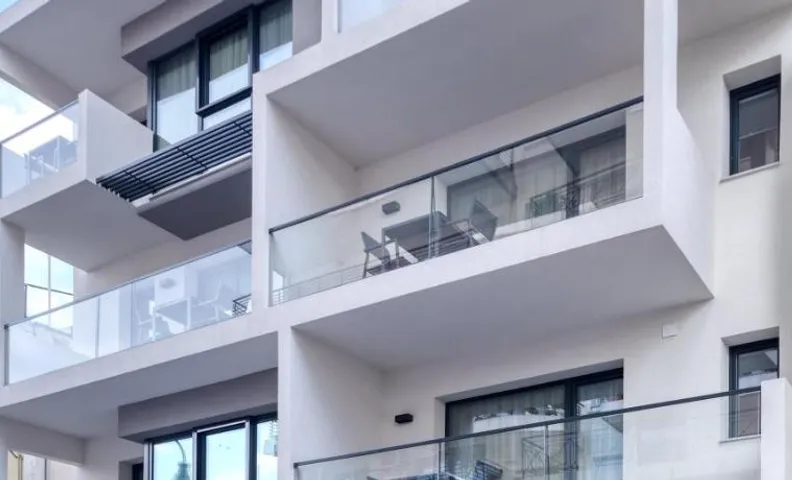 δ193