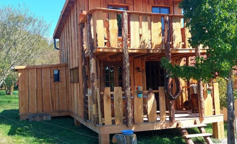 Cabane insolite TOUT CONFORT Chalet Gites Luzy Morvan Bourgogne
