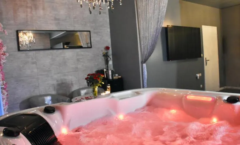 Luxury & Love - Professional Jaccuzzi and Spa