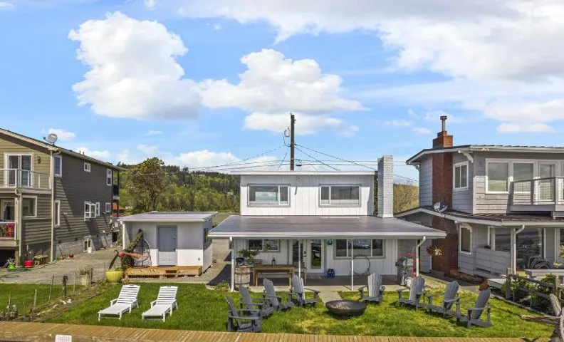 New DRIFTWOOD SHORES ROAD HOUSE CAMANO