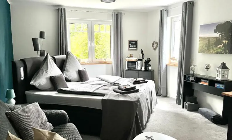 Alternative zum Hotel Zimmer im Einfamilienhaus-eigenes Badezimmer im Flur