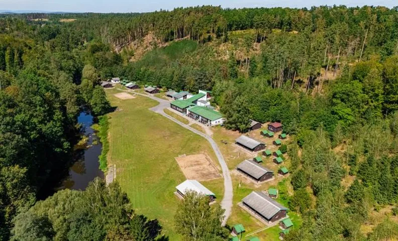 Varvažov - chatky u řeky