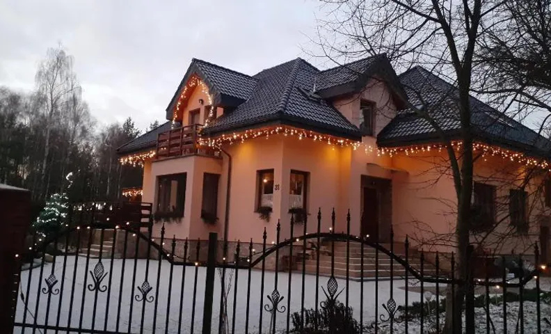 Noclegi Pod Dębem , Wiśniówka