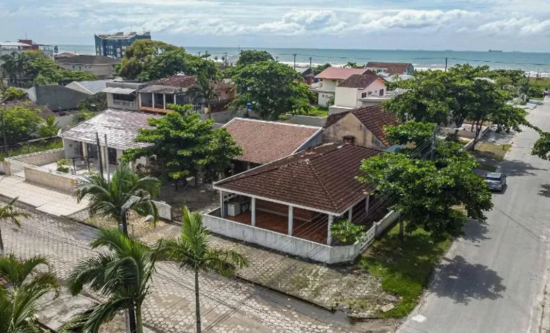 Memora Guesthouse - Casa inteira ou Quartos a duas quadras da praia e próxima a Ilha do Mel