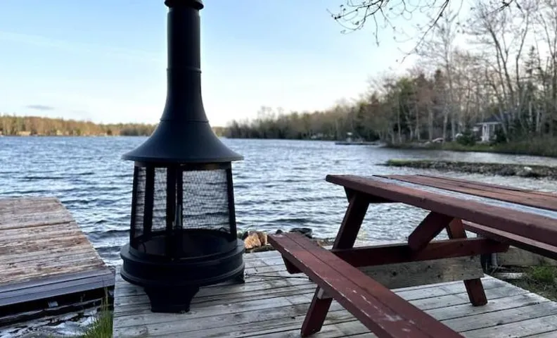 Archie's Lakeside Cabin