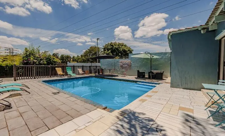 Phindulo Bed and Breakfast - No Loadshedding, Smart TVs & unlimited free fibre wifi