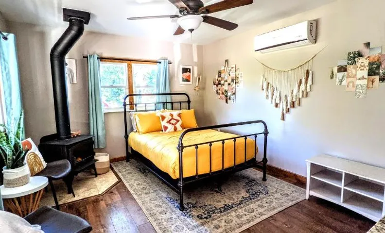 The Bluebird's Nest - Cabin with Fireplace