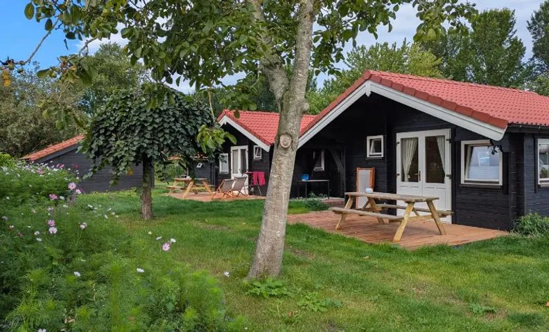 The Bee - Trekkershuts & Apartment