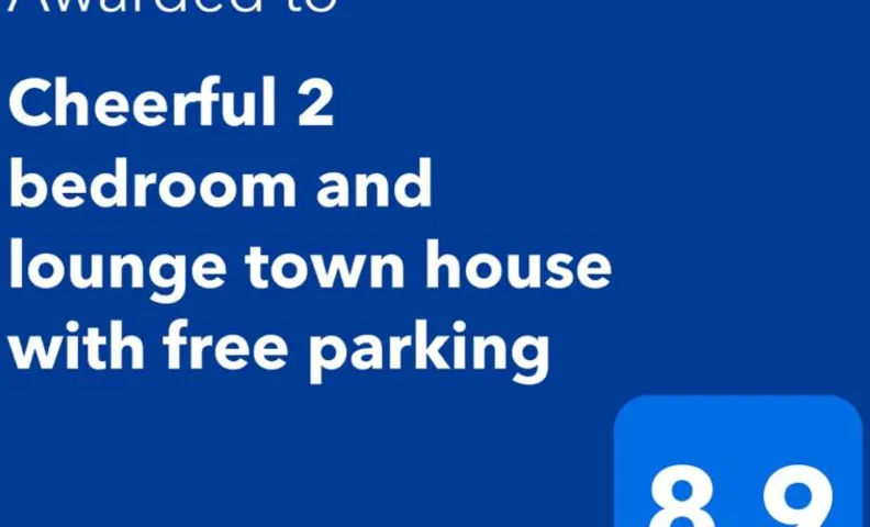 Cheerful 2 bedroom and lounge town house with free parking