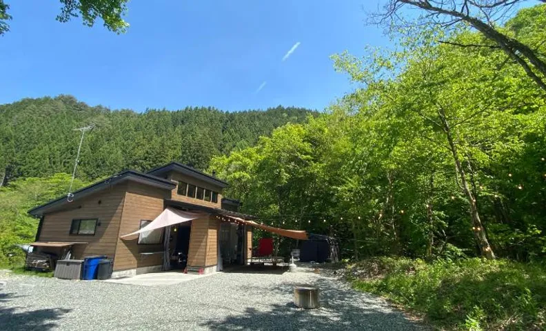 SNUG CAMP HOUSE