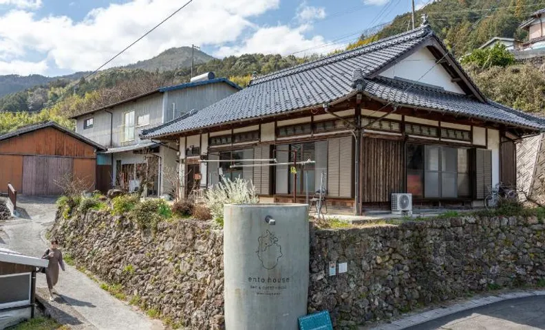entohouse BAR&GUESTHOUSE