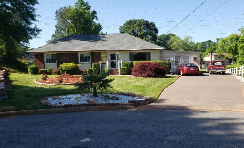 Bright & Spacious Studio Close to CLT Airport