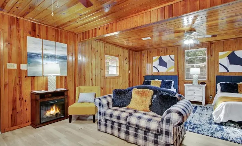 Lake Haven Cottage with Game Room, Swim Dock and Boat