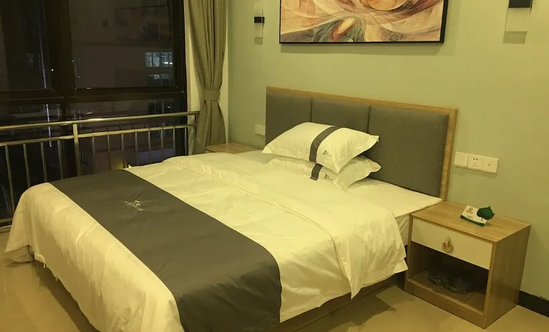퍼스트 아파트먼트