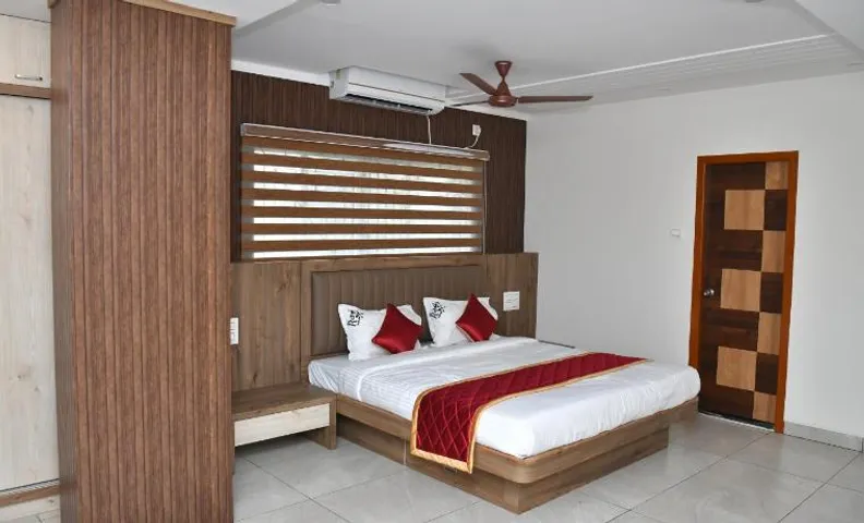 Hotel Rays Inn Boarding & Lodging