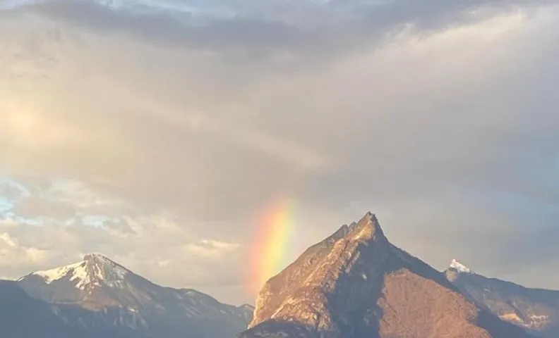 Une chambre calme dans mon appartement avec vue