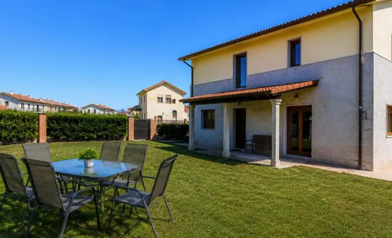 Acogedora casa con jardín
