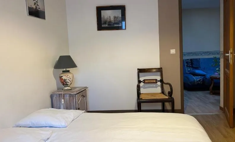 2 Chambres dans maison typique