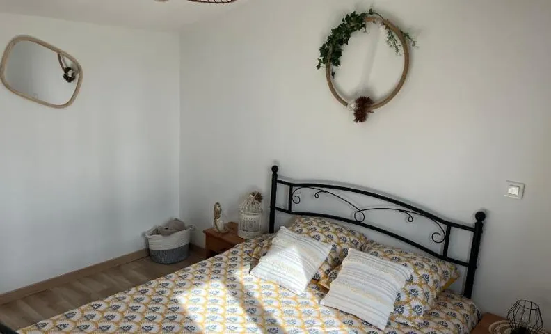 Chambre et salle de bain indépendantes