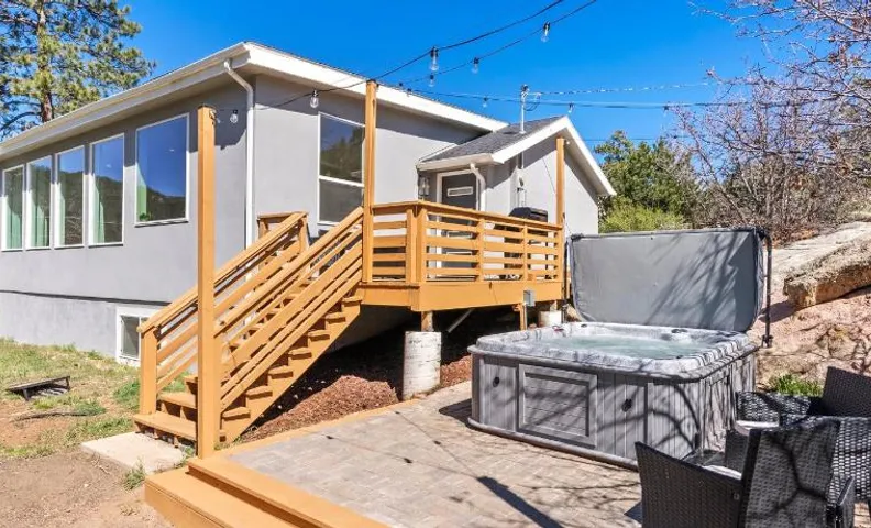 Near Red Rocks with Hot Tub, Fire Pit and Views
