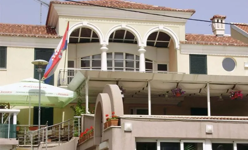 Room and Apartment Perlica