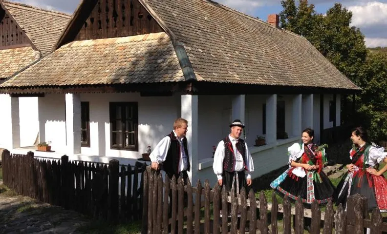 Hollokoves Vendeghazak