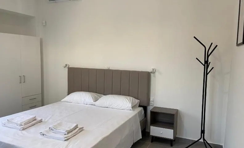 Leo's Apartments