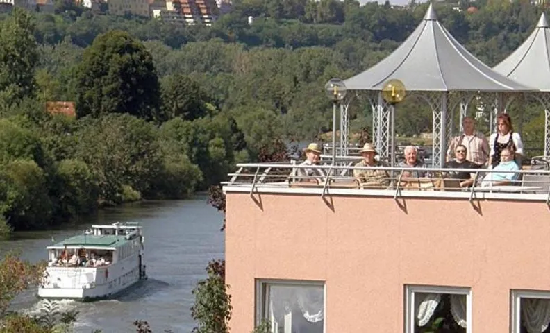 Hotel Schöne Aussicht renoviert