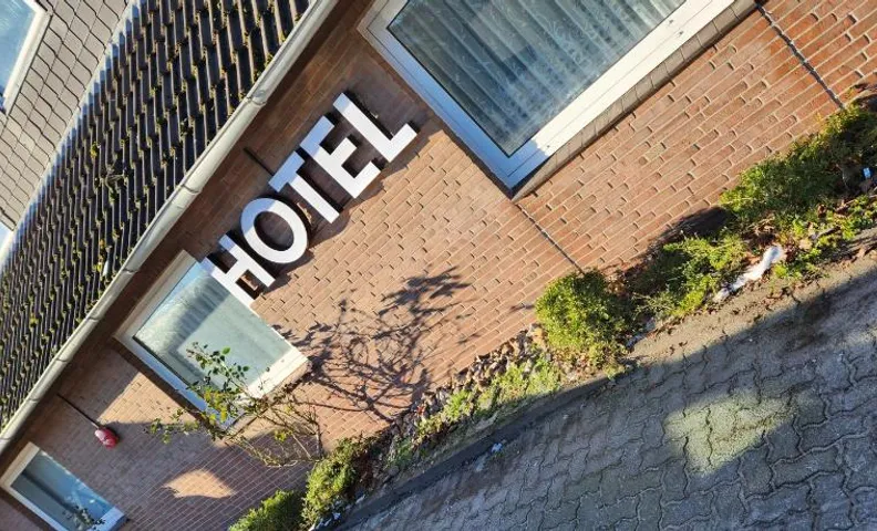 Hotel & Restaurant Heidekrug 24h Check-in, Pinneberg, Free Parking and WiFi