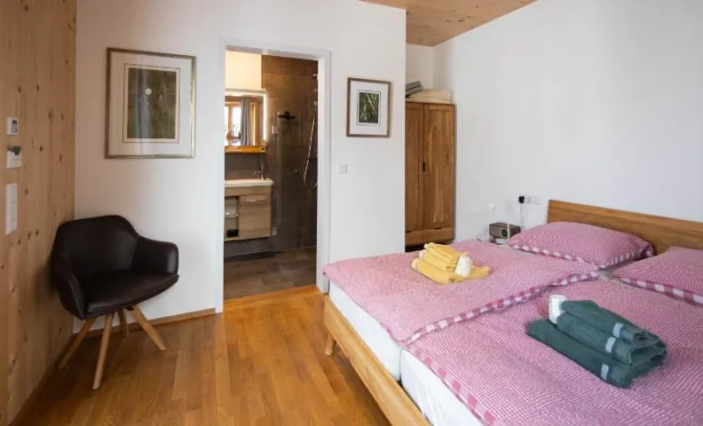 Übernachtung beim Bio-Metzger Zimmer "Karl"