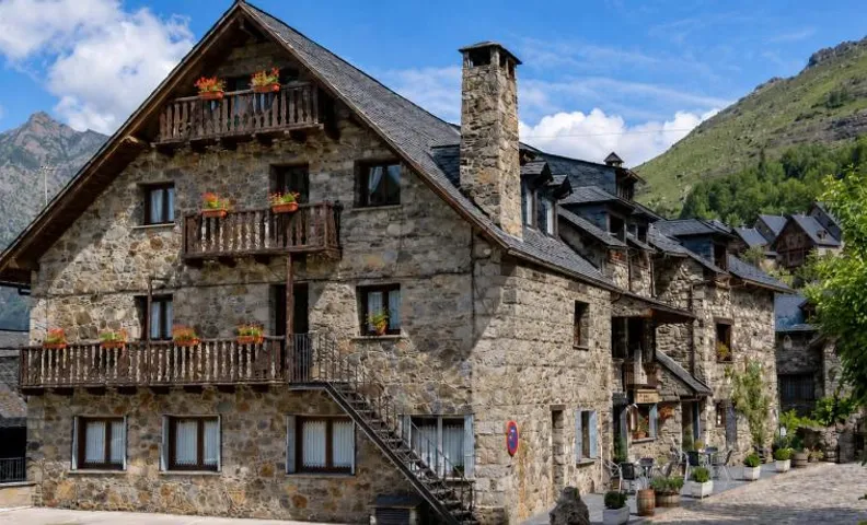 Hostal Rural Sant Climent - Habitacions i Apartaments