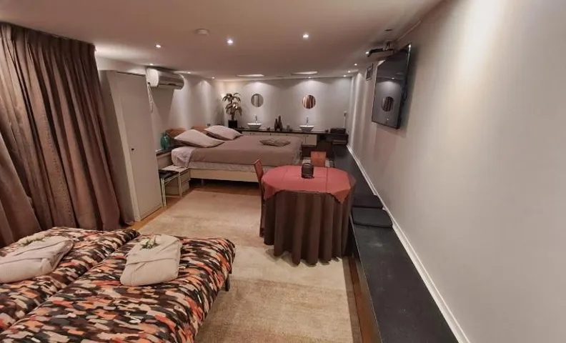 BeautyD JUNIOR-SUITE family room for up to 3 children centrum GULLEGEM KORTRIJK