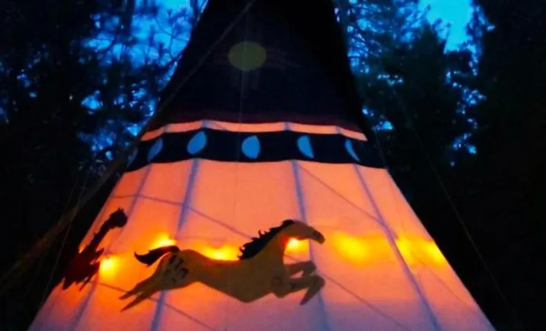 Wild Horses Luxury Tipi - Adjustable King Bed