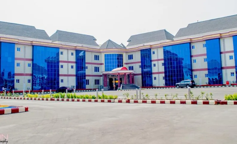 De Peace Hotel and Suites