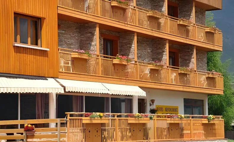 Hotels Les Catrems & Le Montagnou