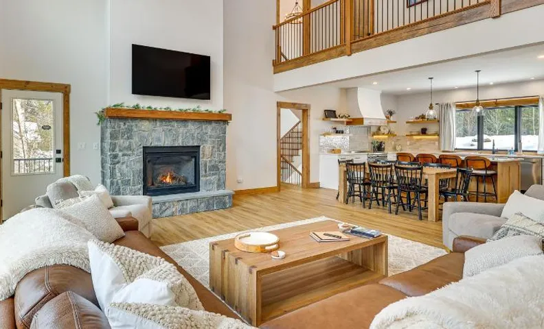 Luxe Mountain Home w/ Chef’s Kitchen & Okemo Views