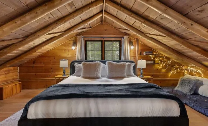 Cozy Updated Cabin w Barrel Sauna EV Charger