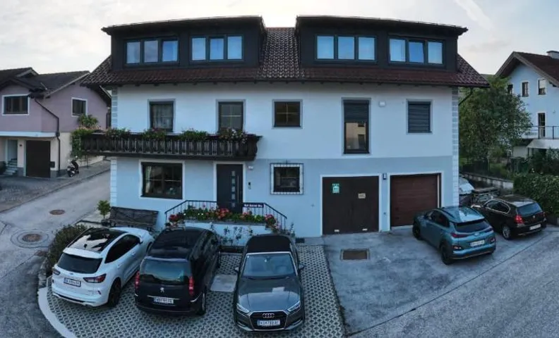 Gästehaus & Vinothek Strasser