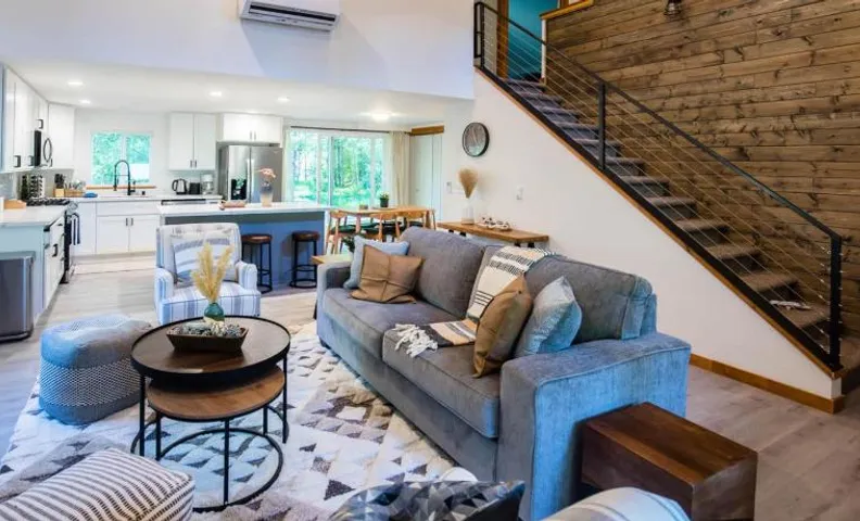 Perch - Evergreen Cabin