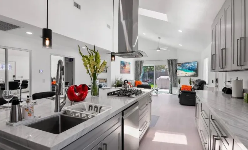 Luxury New Build Bright 2BR 2BA Large Backyard